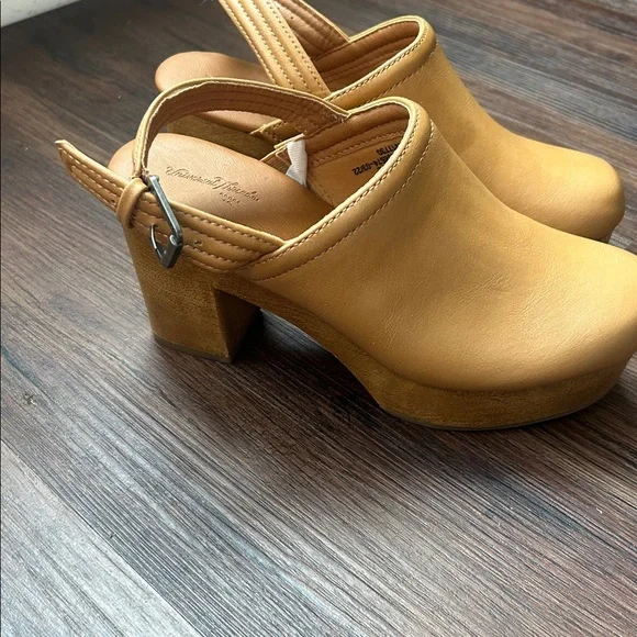 Universal Thread cognac colored clog heels size 6 EUC - Picture 5 of 9